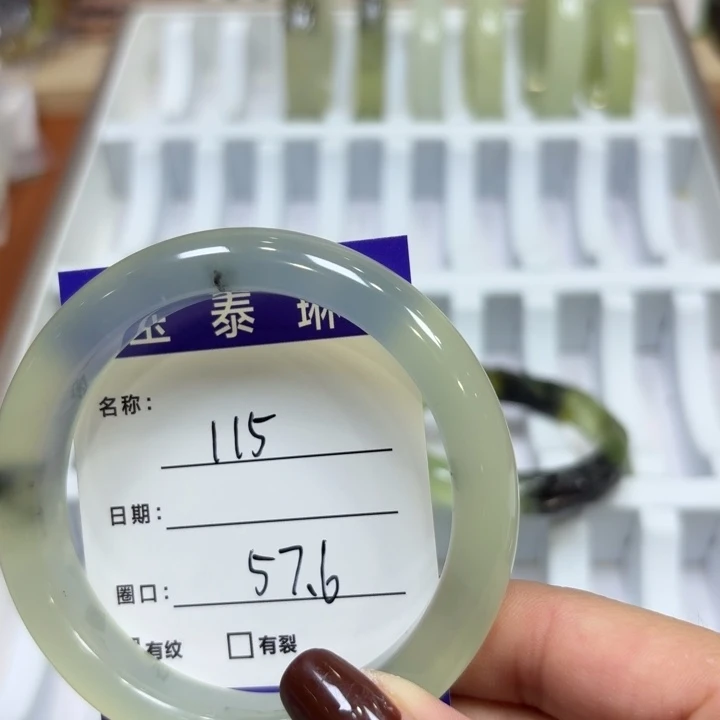 未镶嵌岫玉手镯天然