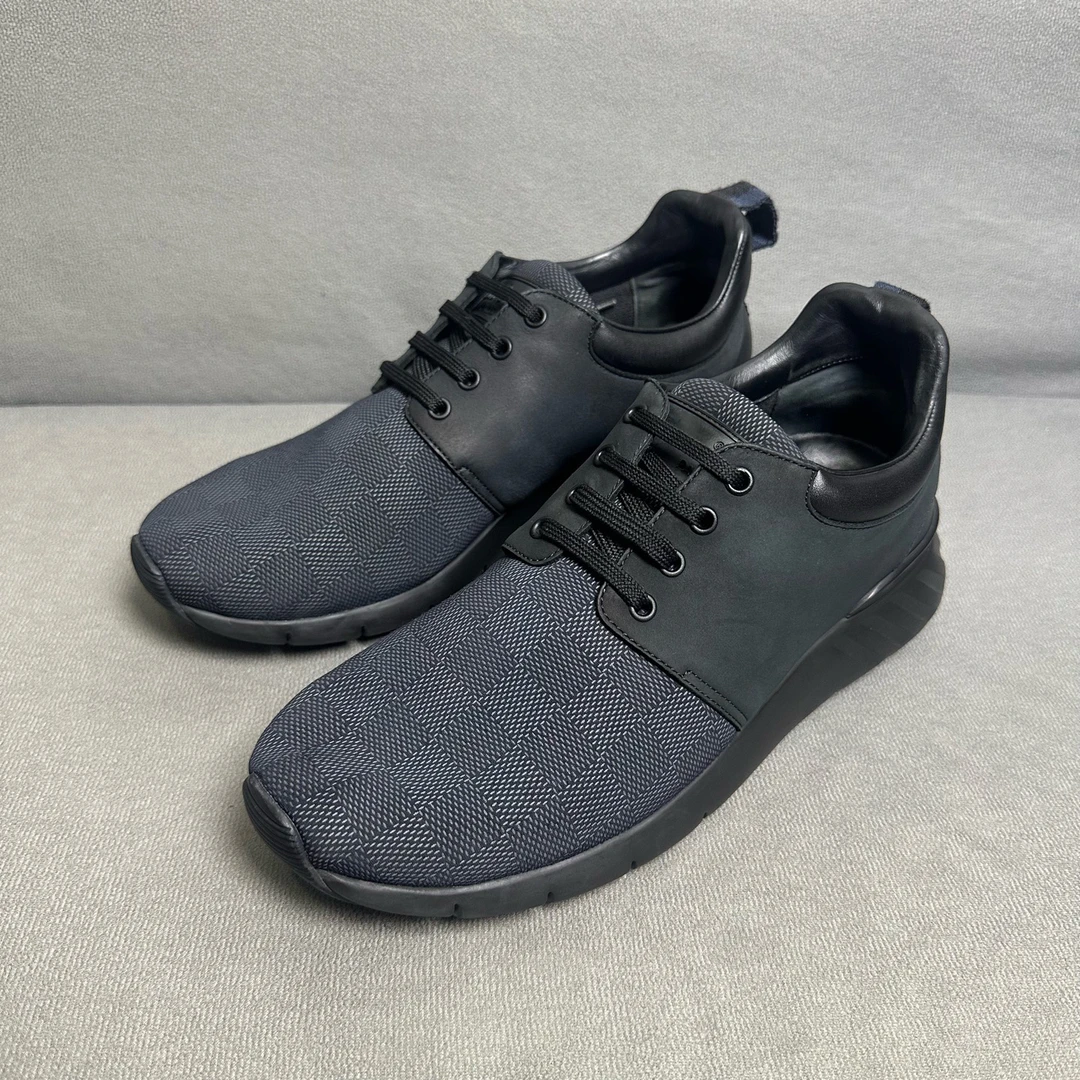 95新 LouisVuitton/路易威登 42码 黑色棋盘格运动鞋泡沫轻盈 270