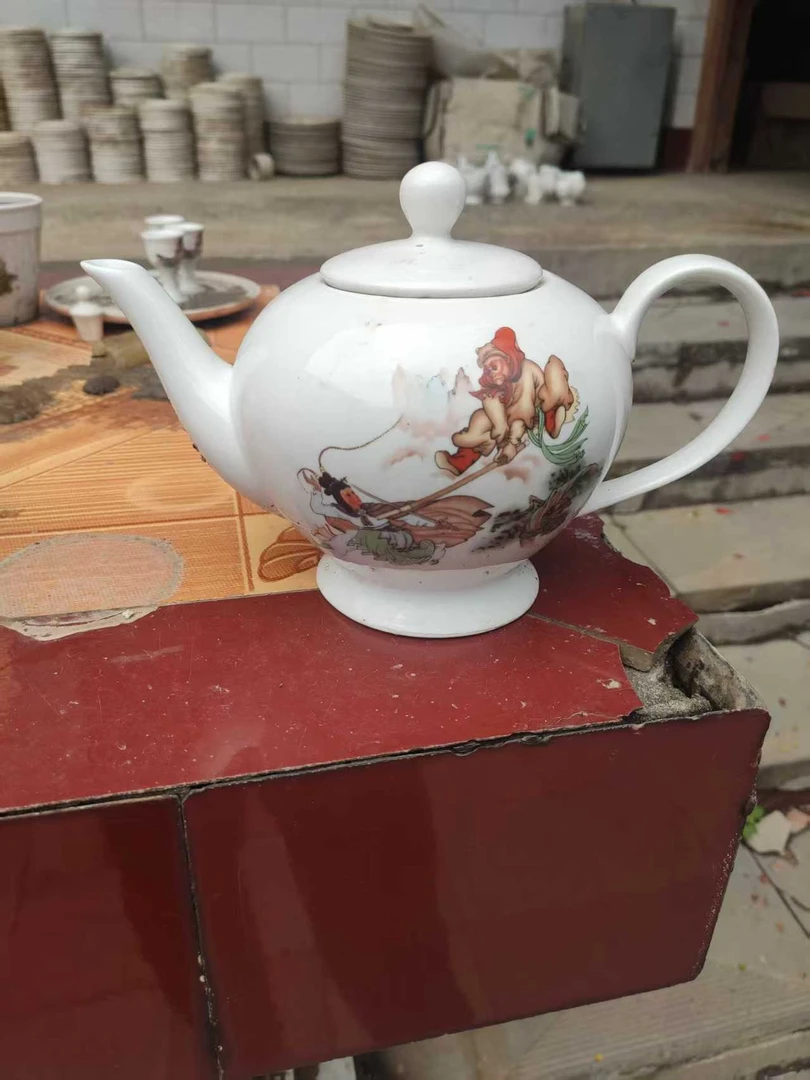 微瑕单孔三打白骨精茶壶一个容量800毫升左右