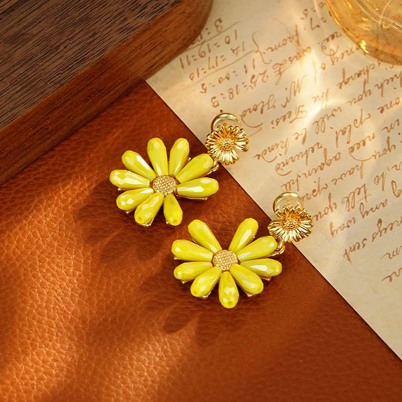 铜合金耳饰 5897【悸动爱情】轻奢百搭亮色春夏黄色小雏菊耳环