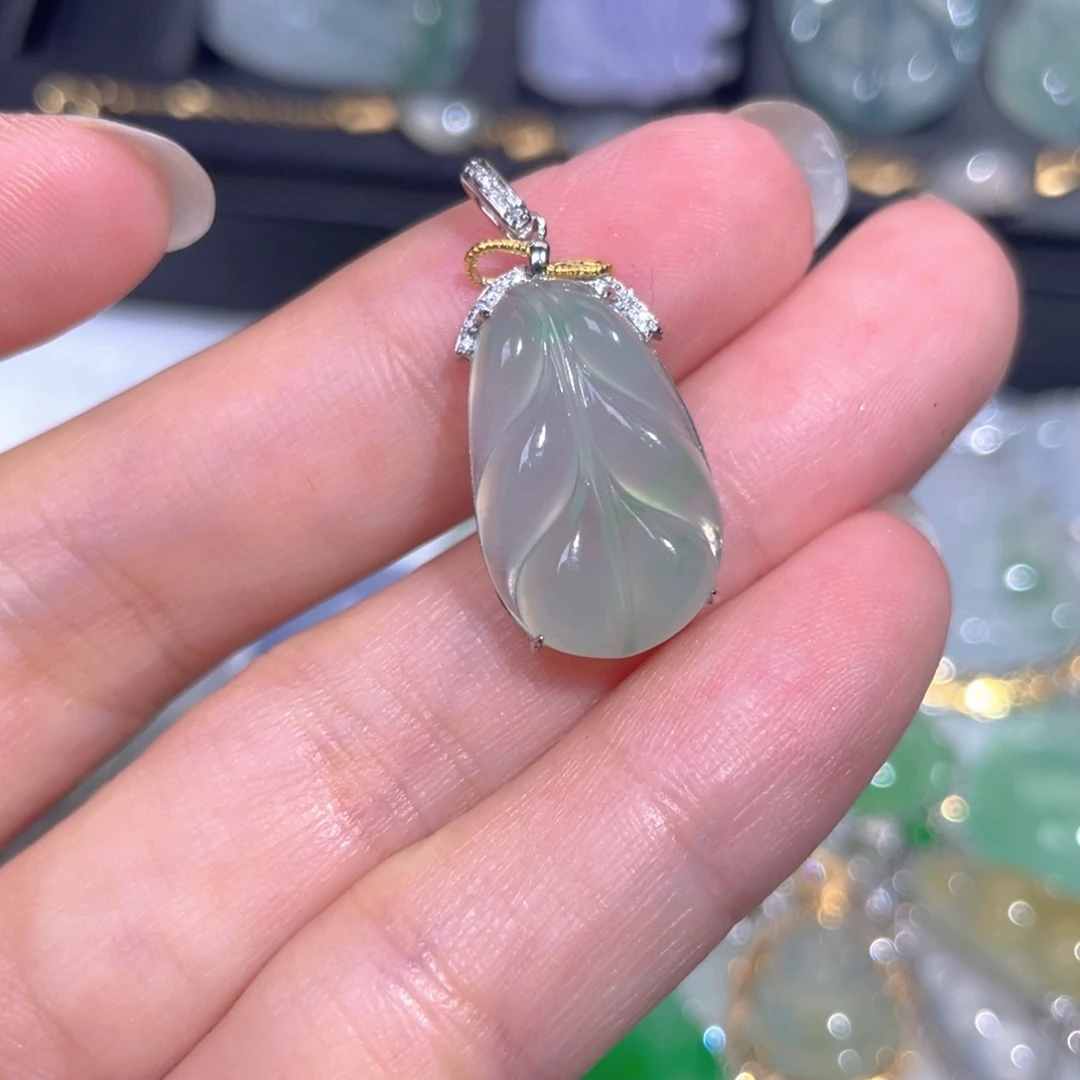 颈饰18K金镶嵌翡翠翡翠