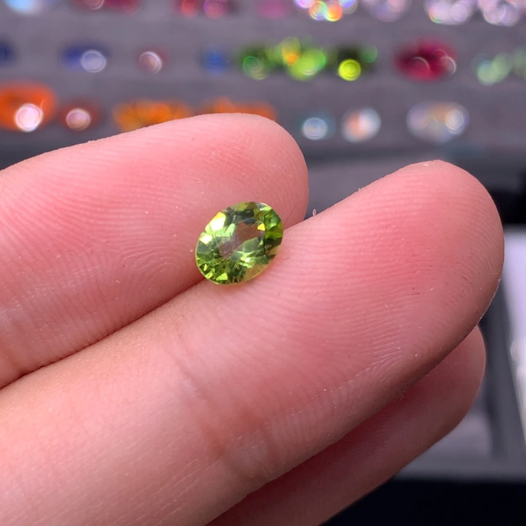 橄榄石裸石未镶嵌