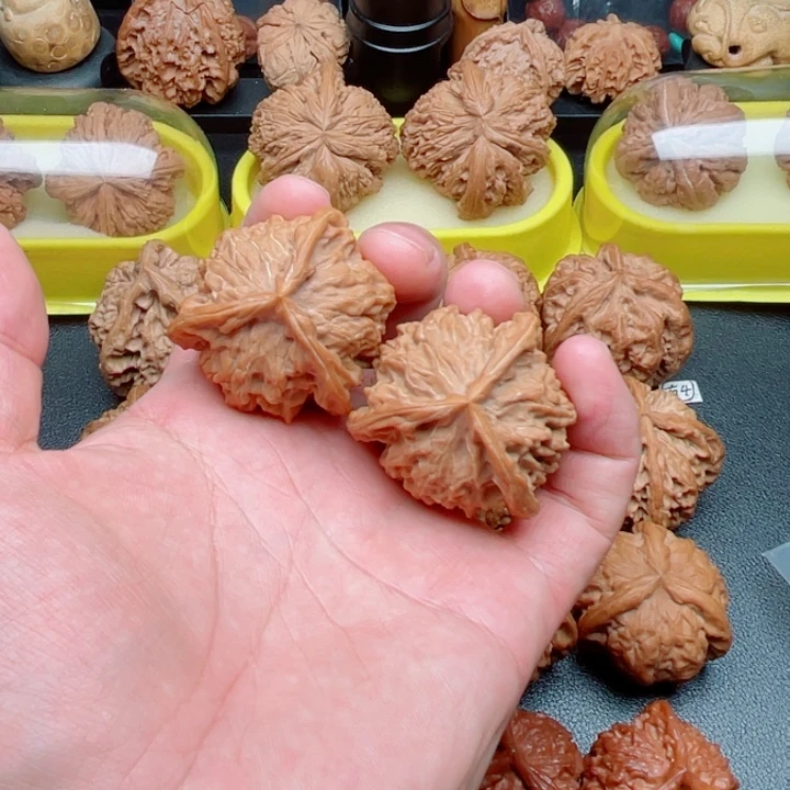 把件文玩核桃盘山三棱41×40×40