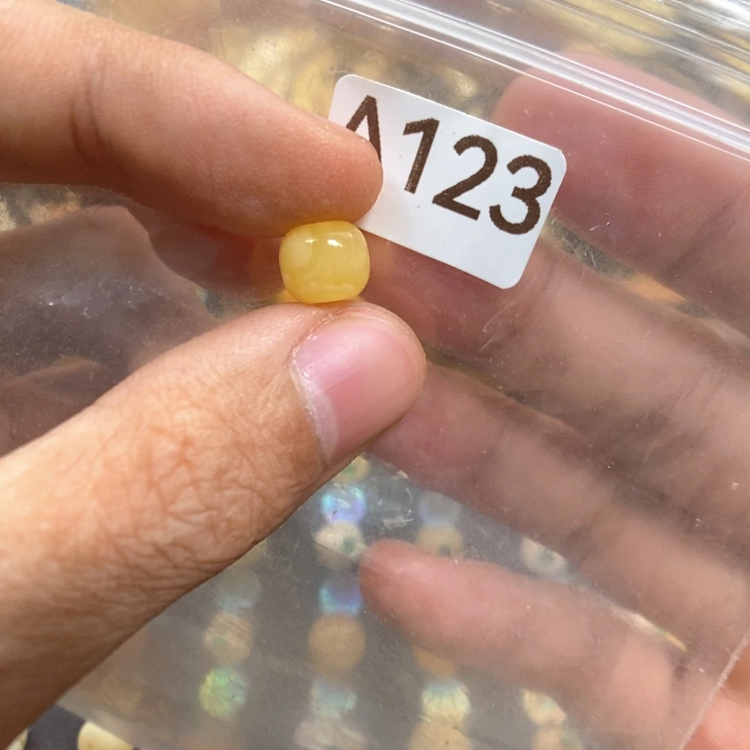 Q***n裸石蜜蜡未镶嵌好