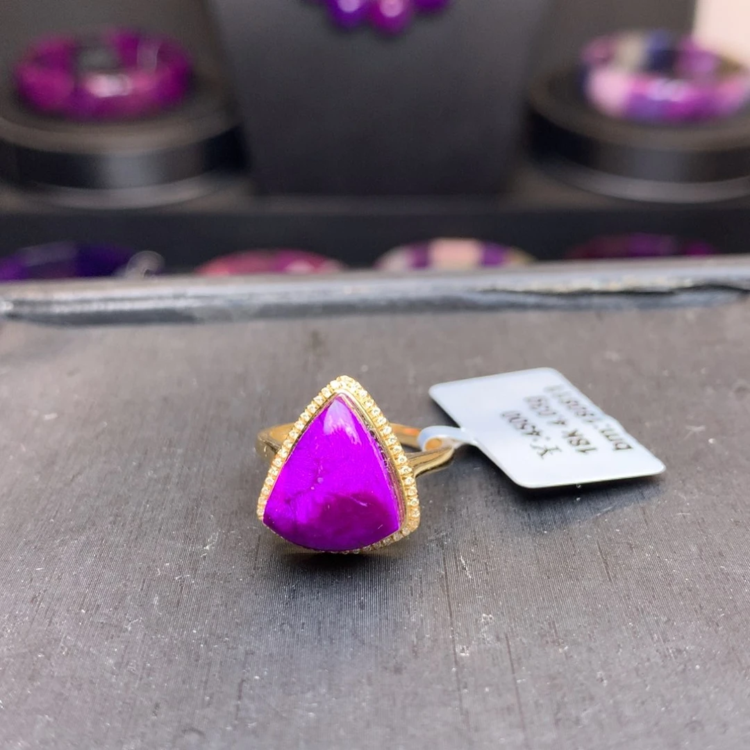 18K金镶嵌苏纪石（舒俱来）戒指