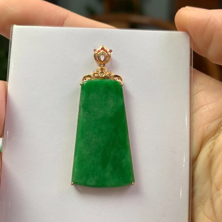 翡翠18K金镶嵌颈饰翡翠