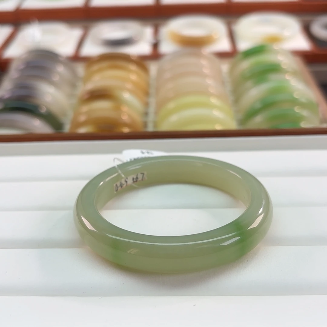 和田玉未镶嵌手镯【晴水带翠】