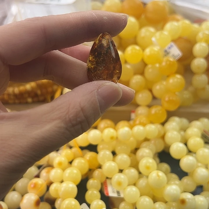 未镶嵌琥珀珠宝奇石