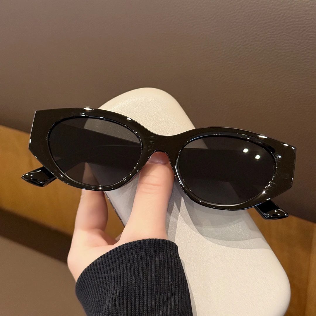 夏季遮阳太阳眼镜2025新款猫眼白色墨镜女款潮方圆脸遮颧骨显脸小