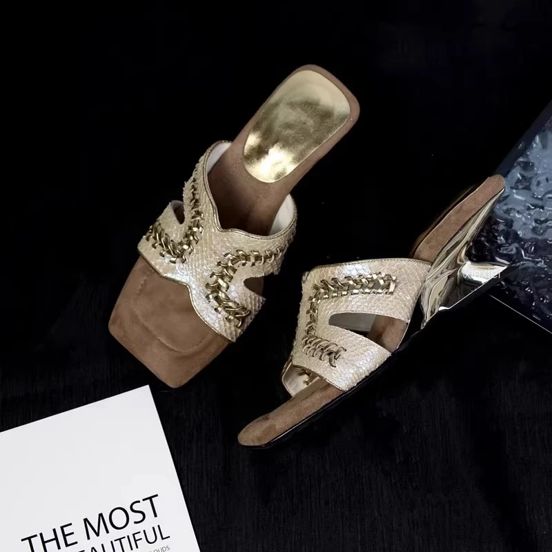 2025夏季新款编织珍珠鱼皮坡跟凉拖鞋女时尚外穿一字拖高跟凉鞋