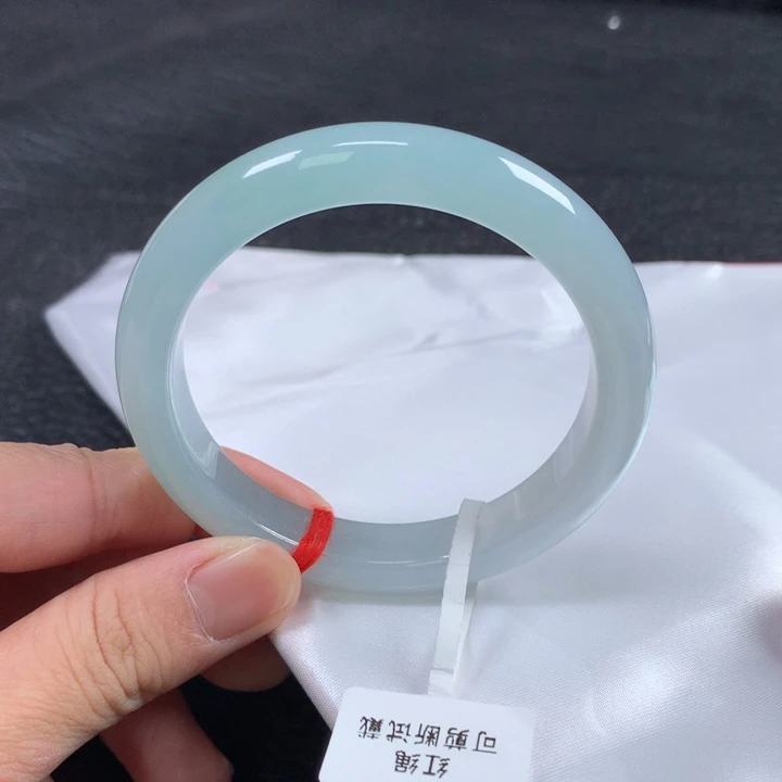 翡翠未镶嵌手镯