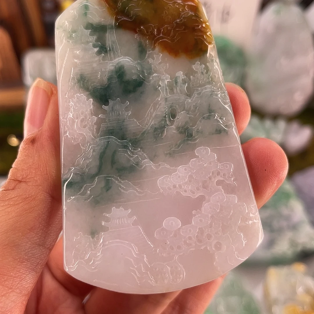 昵***置颈饰未镶嵌翡翠山水牌
