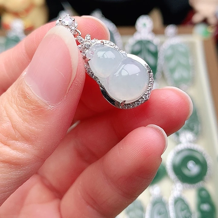 颈饰银S925镶嵌翡翠吊坠