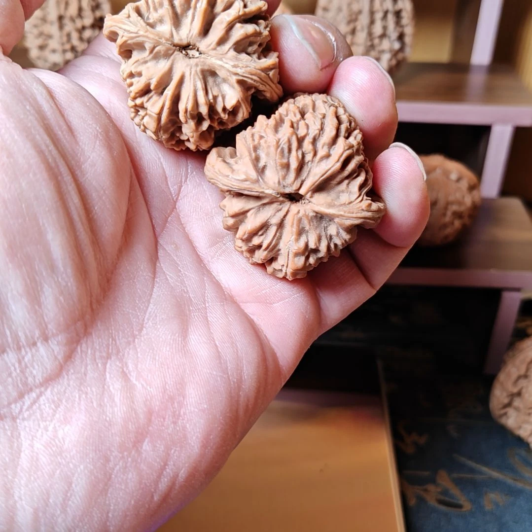 文玩核桃把件南疆石文玩核桃