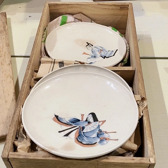 紫砂聚鑫中古茶具瓷器如图所示