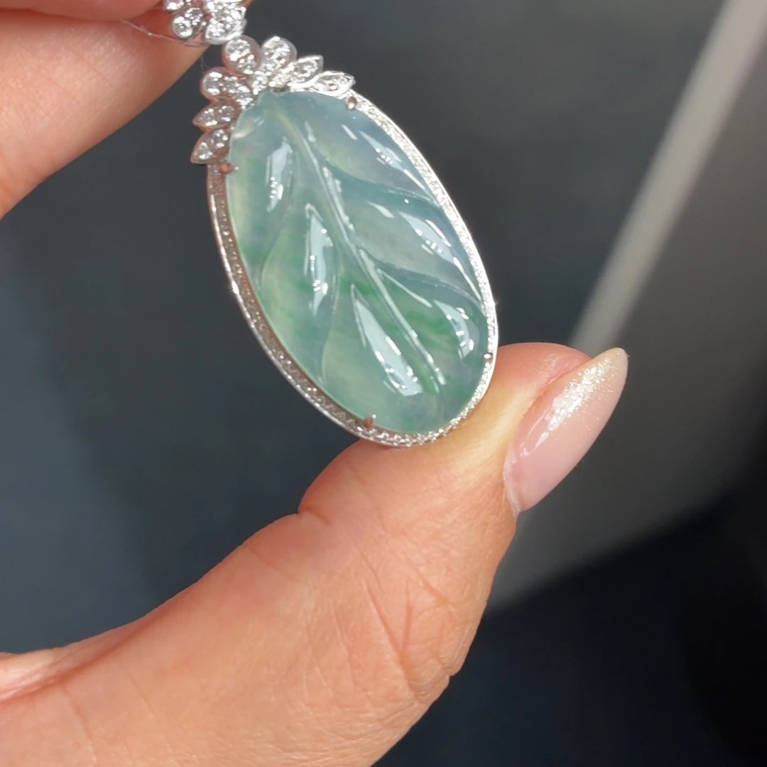 翡翠18K金镶嵌颈饰