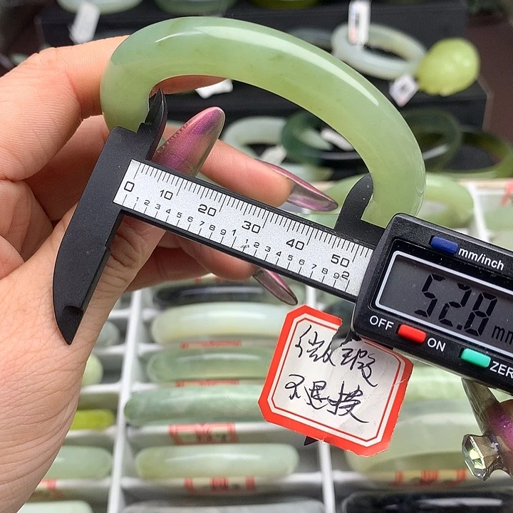 蛇纹石玉手镯未镶嵌792