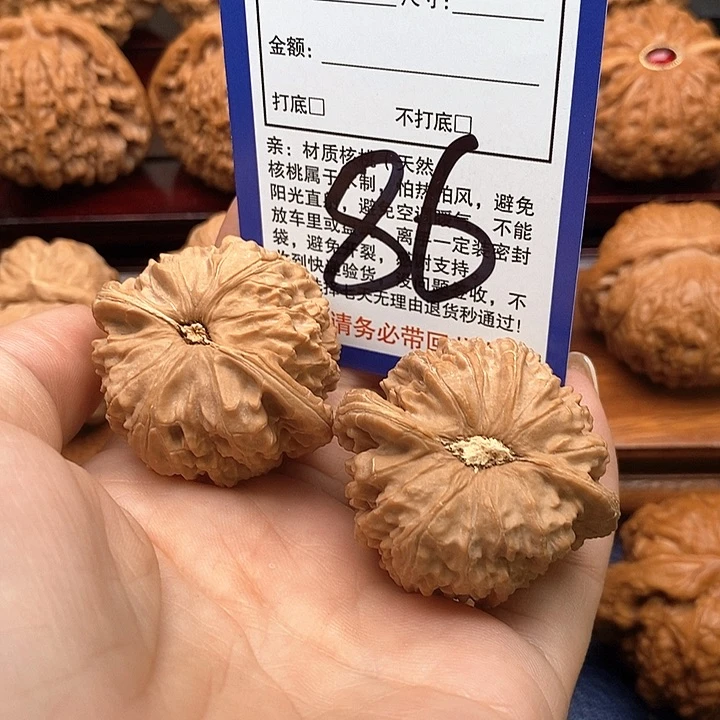 桃核吊坠白狮子头40