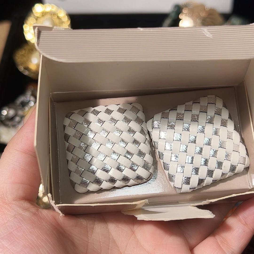 纯铜合成碳硅石耳针。不退换