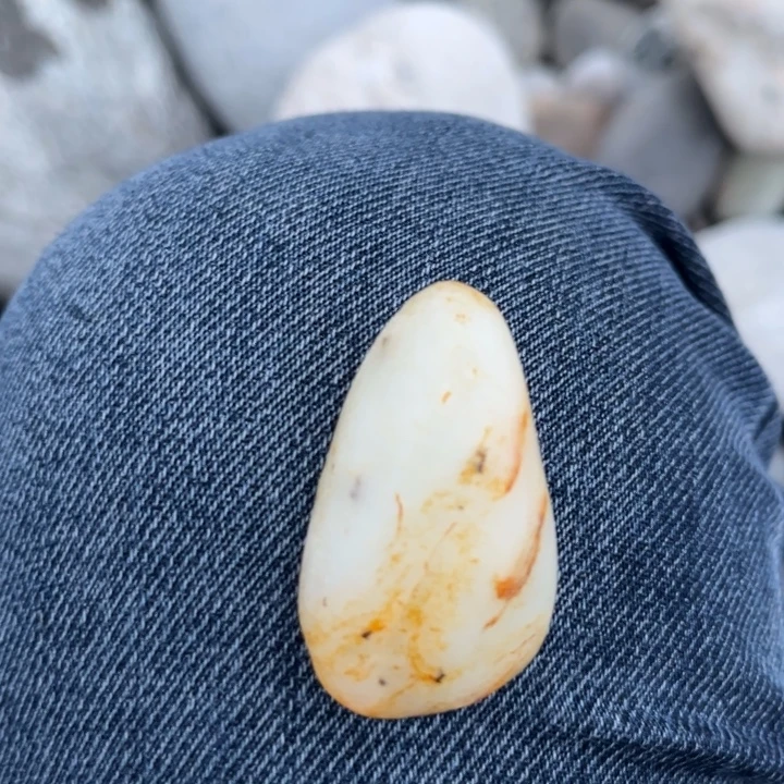 颈饰未镶嵌和田玉（糖玉）
