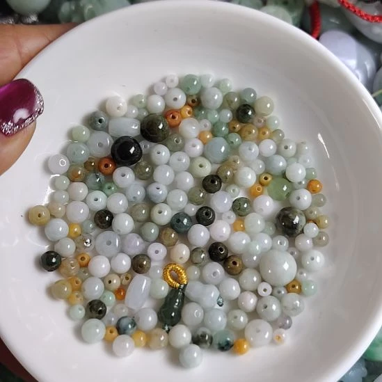 翡翠未镶嵌颈饰珠子一碗