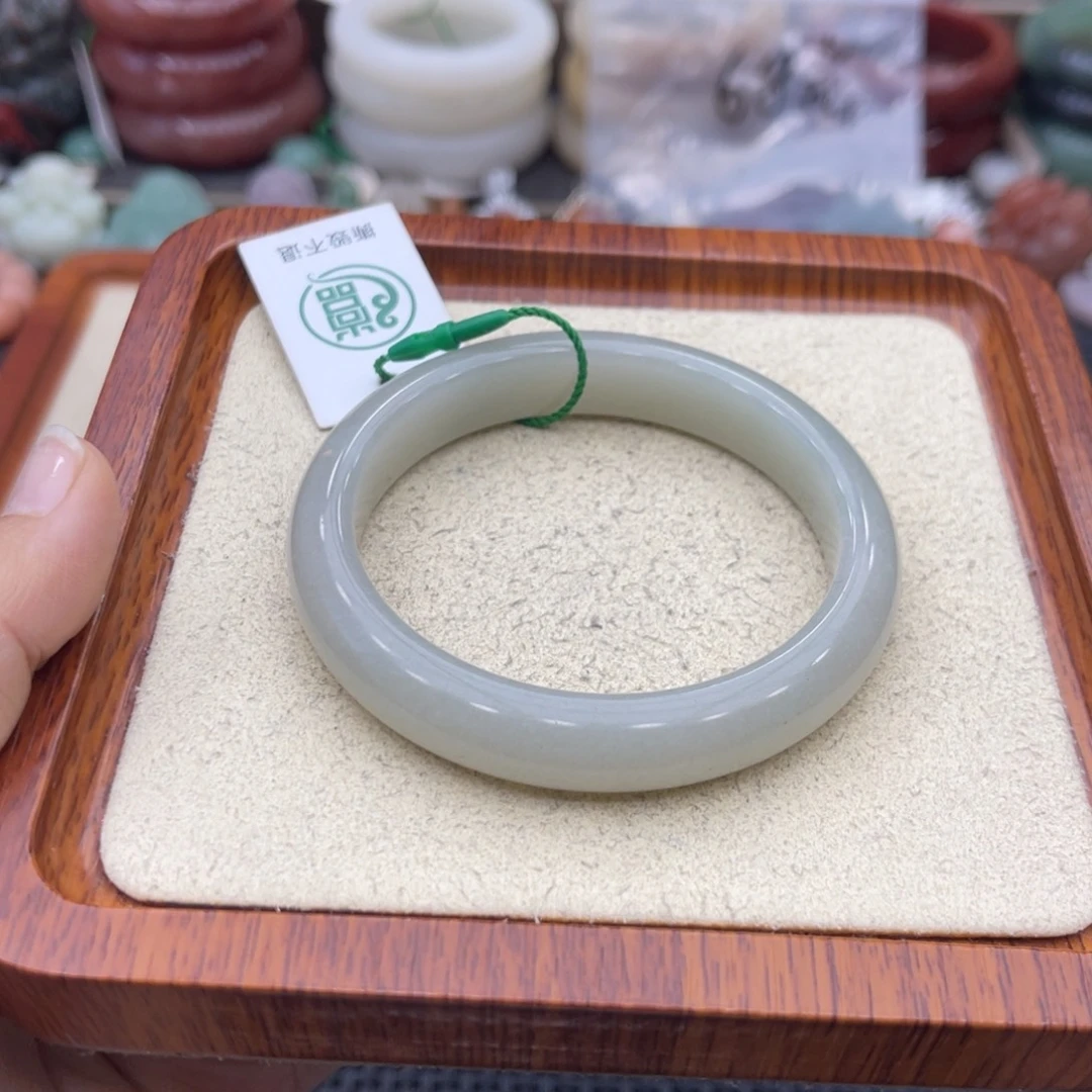 石英质玉未镶嵌手镯
