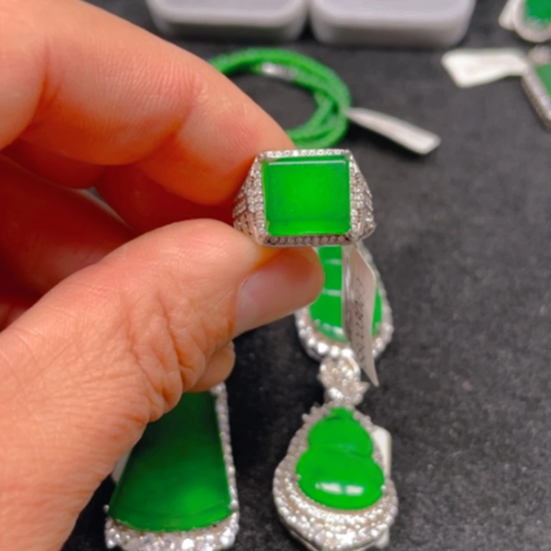 【闪购商品】翡翠颈饰银S925镶嵌戒指