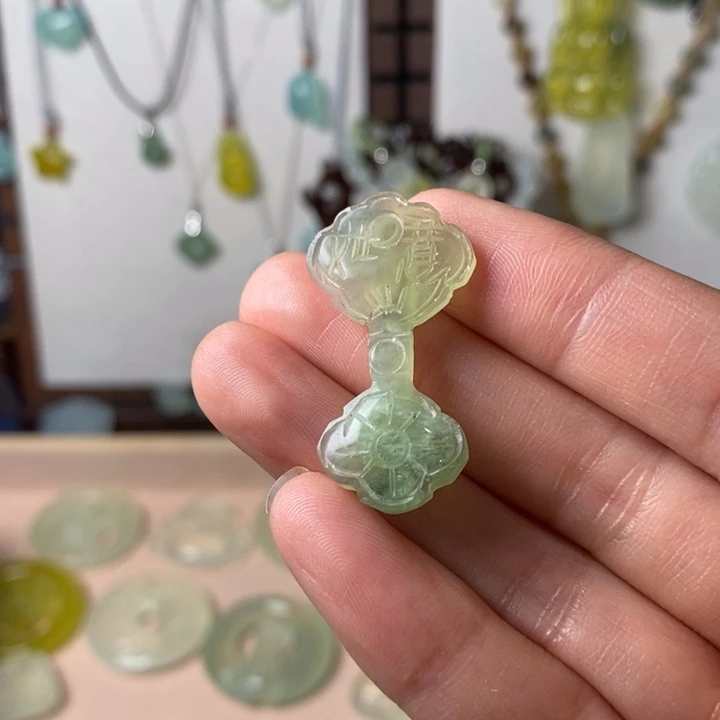 蛇纹石玉颈饰未镶嵌