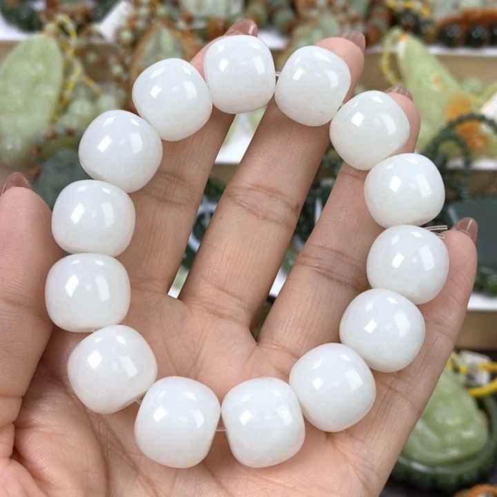 【闪购商品】透闪石质玉手串未镶嵌路*