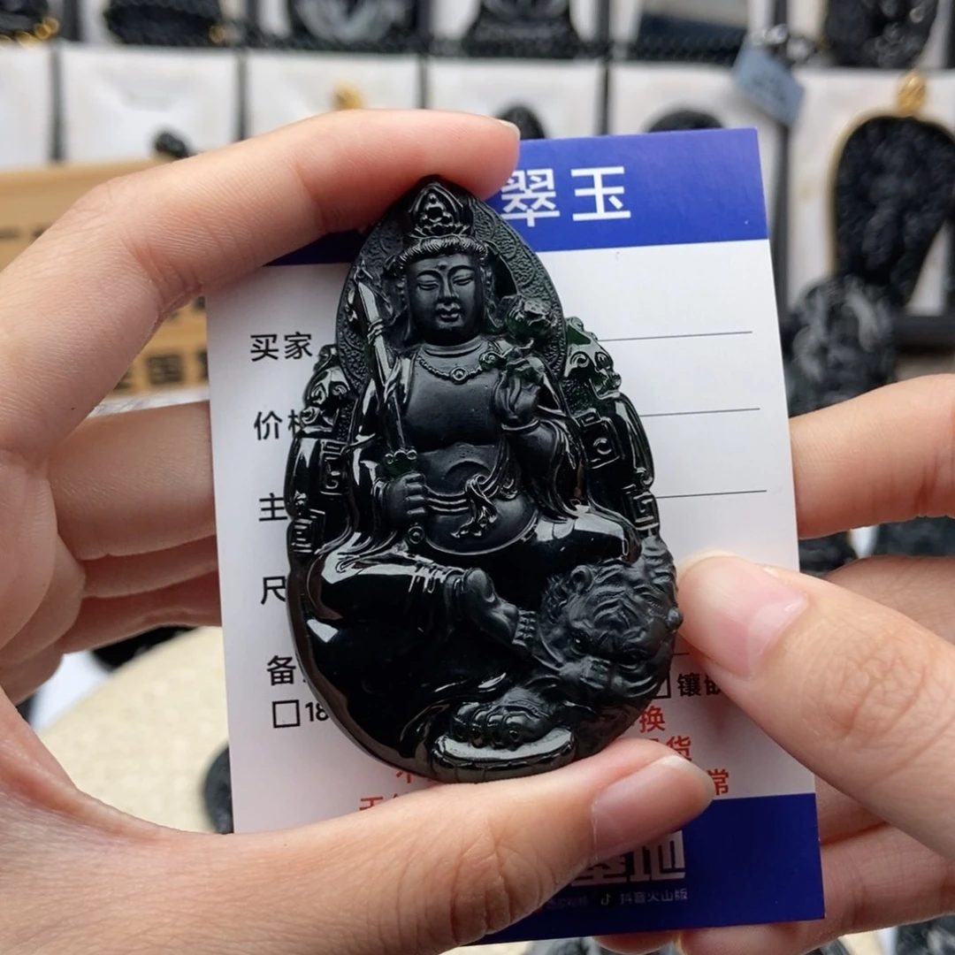 颈饰未镶嵌翡翠微*?虚空