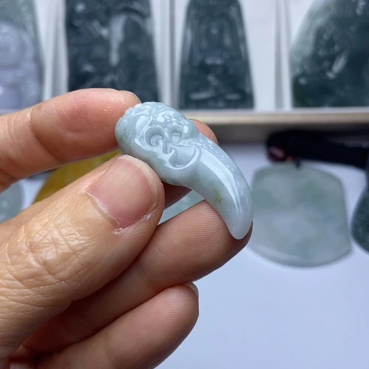翡翠未镶嵌颈饰翡翠