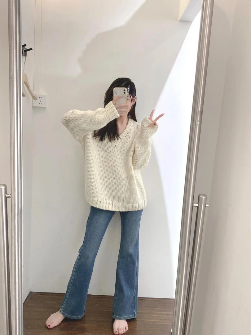 韩系奶fufu白色V领毛衣女秋冬高级感宽松软糯慵懒风针织上衣