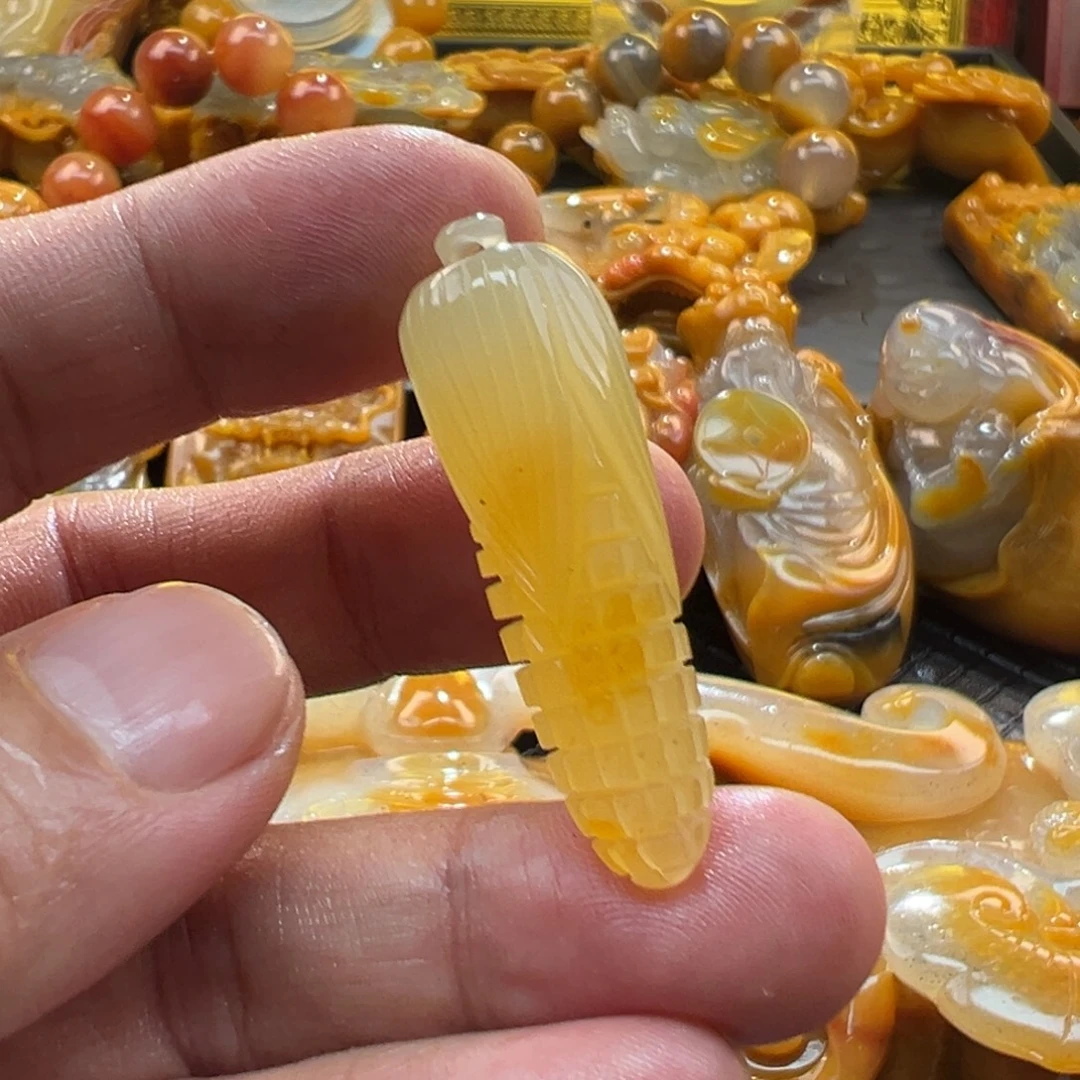 颈饰未镶嵌石英质玉