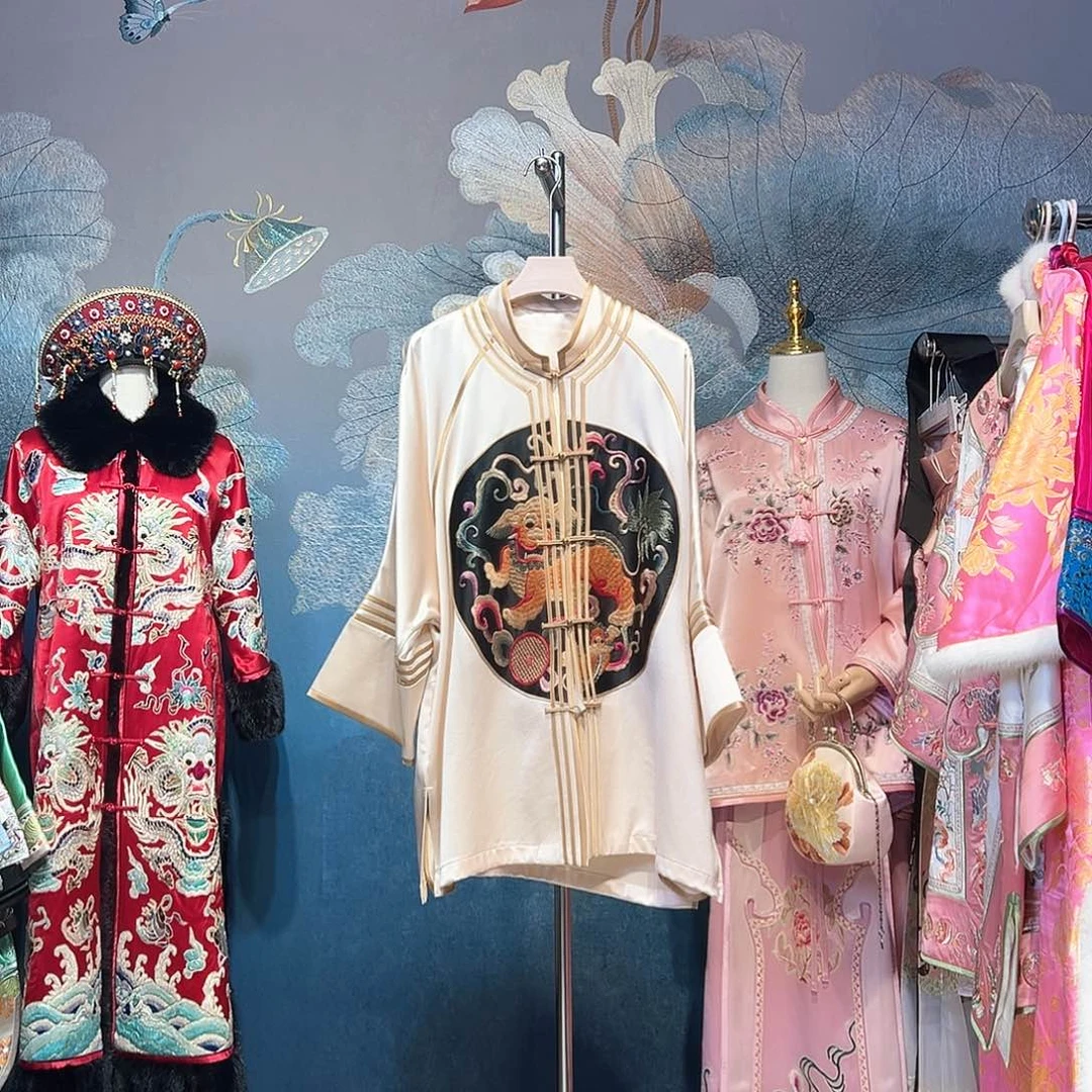 立领中开纯手工老绣狮子滚绣球姐姐服