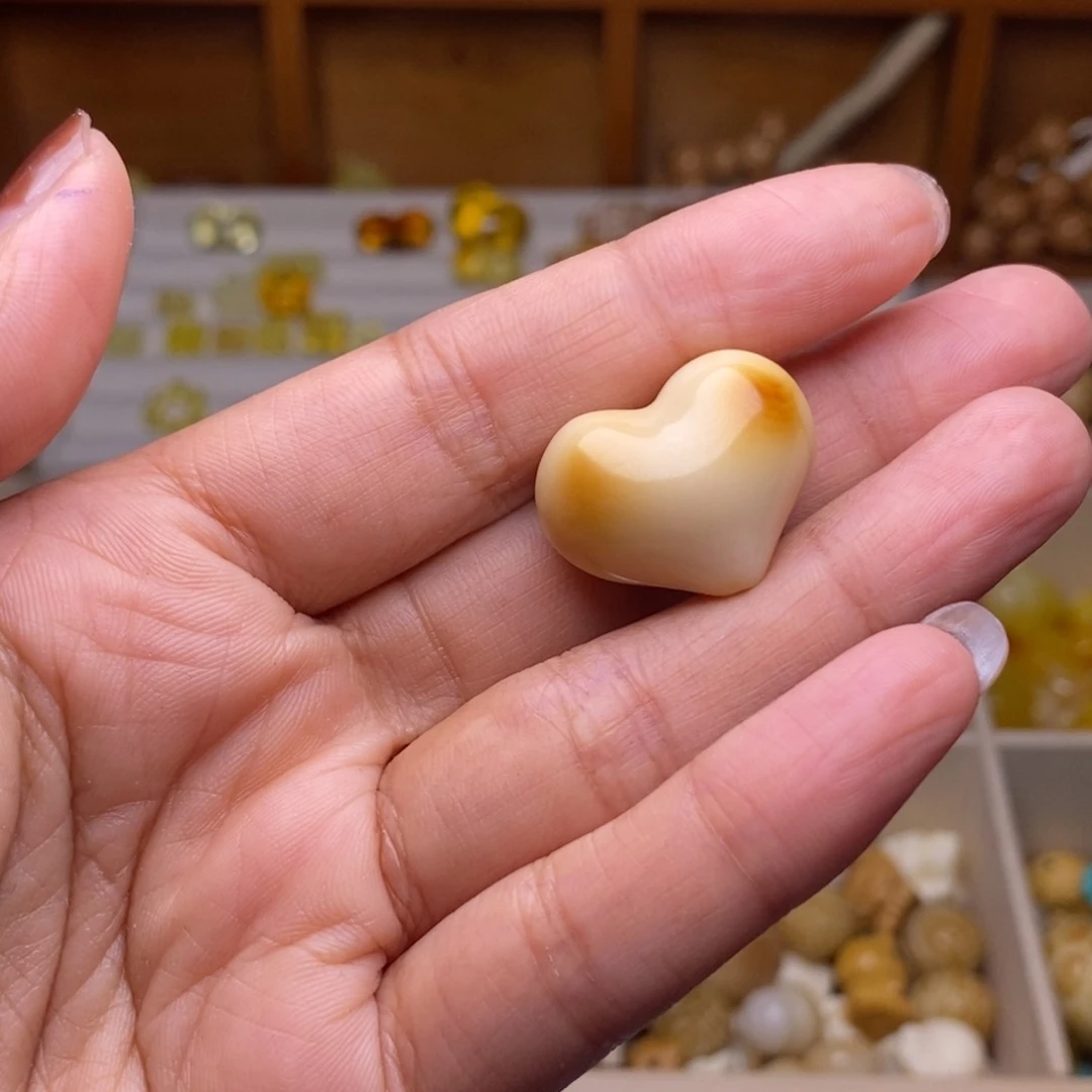 吊坠猴头核桃爱心