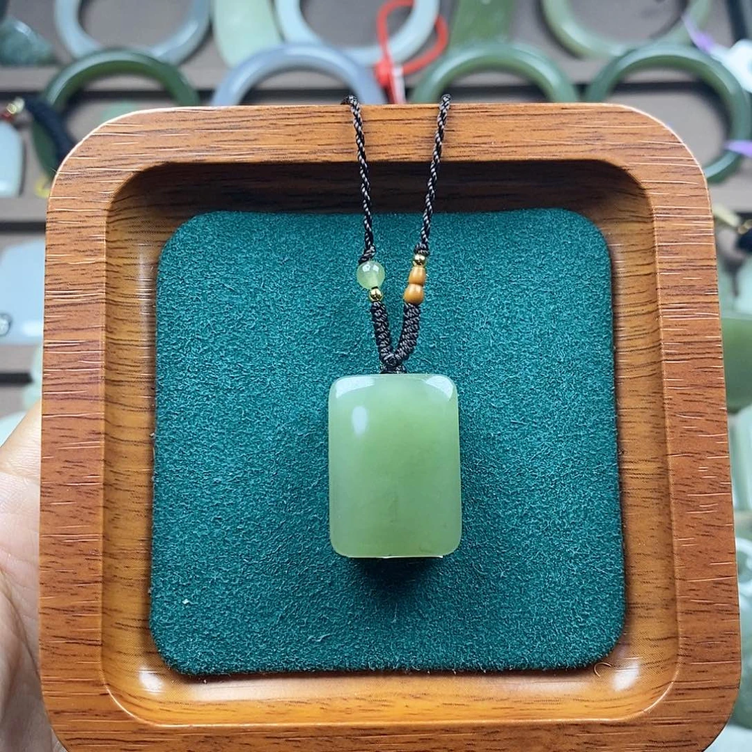 和田玉未镶嵌颈饰平安无事牌