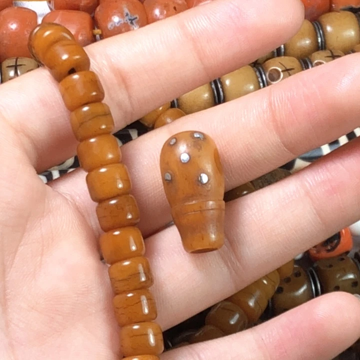 泥塑湖**莊东西。