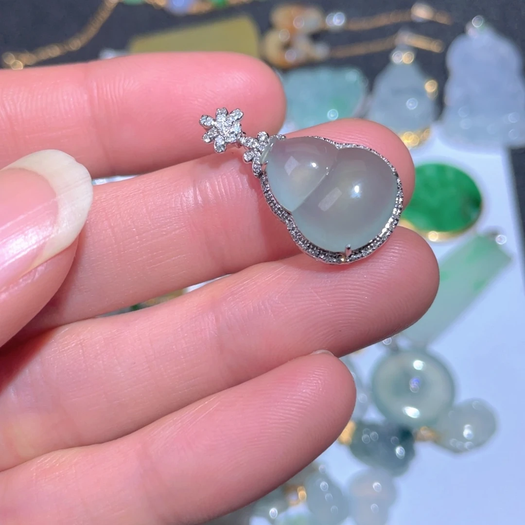 翡翠颈饰18K金镶嵌翡翠