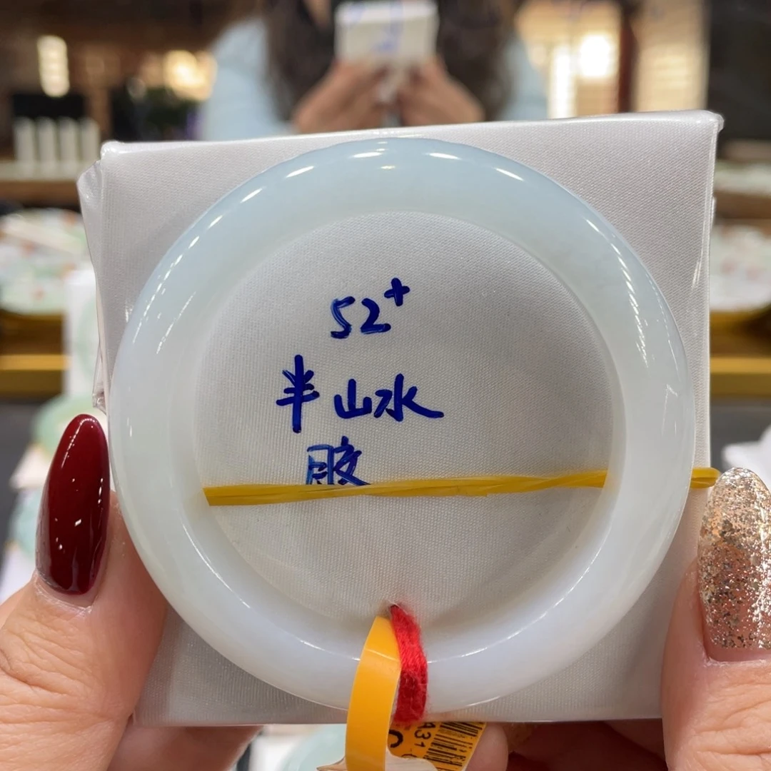 翡翠手镯未镶嵌翡翠