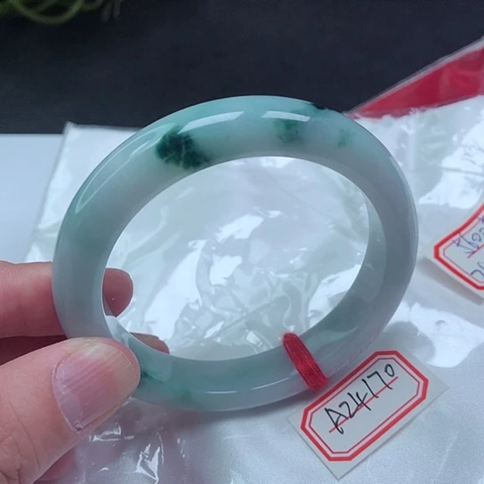 翡翠手镯未镶嵌圈口61