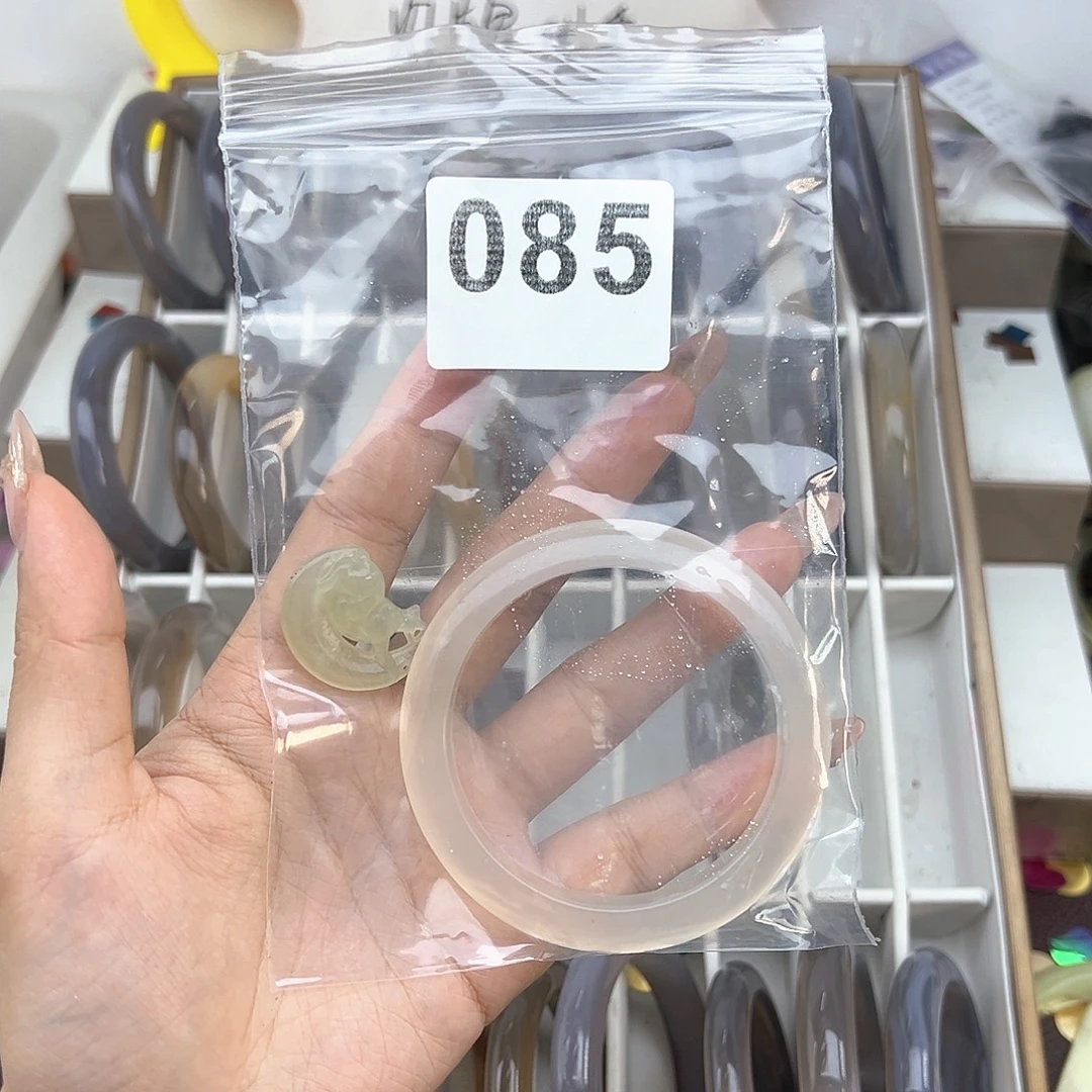小****未镶嵌蛇纹石玉手镯