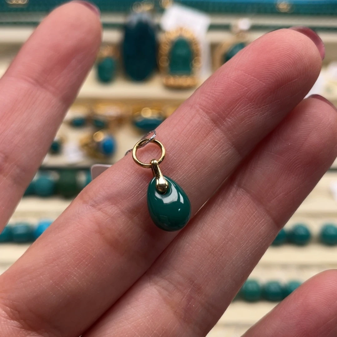 18K金镶嵌绿松石珠宝奇石侧挂