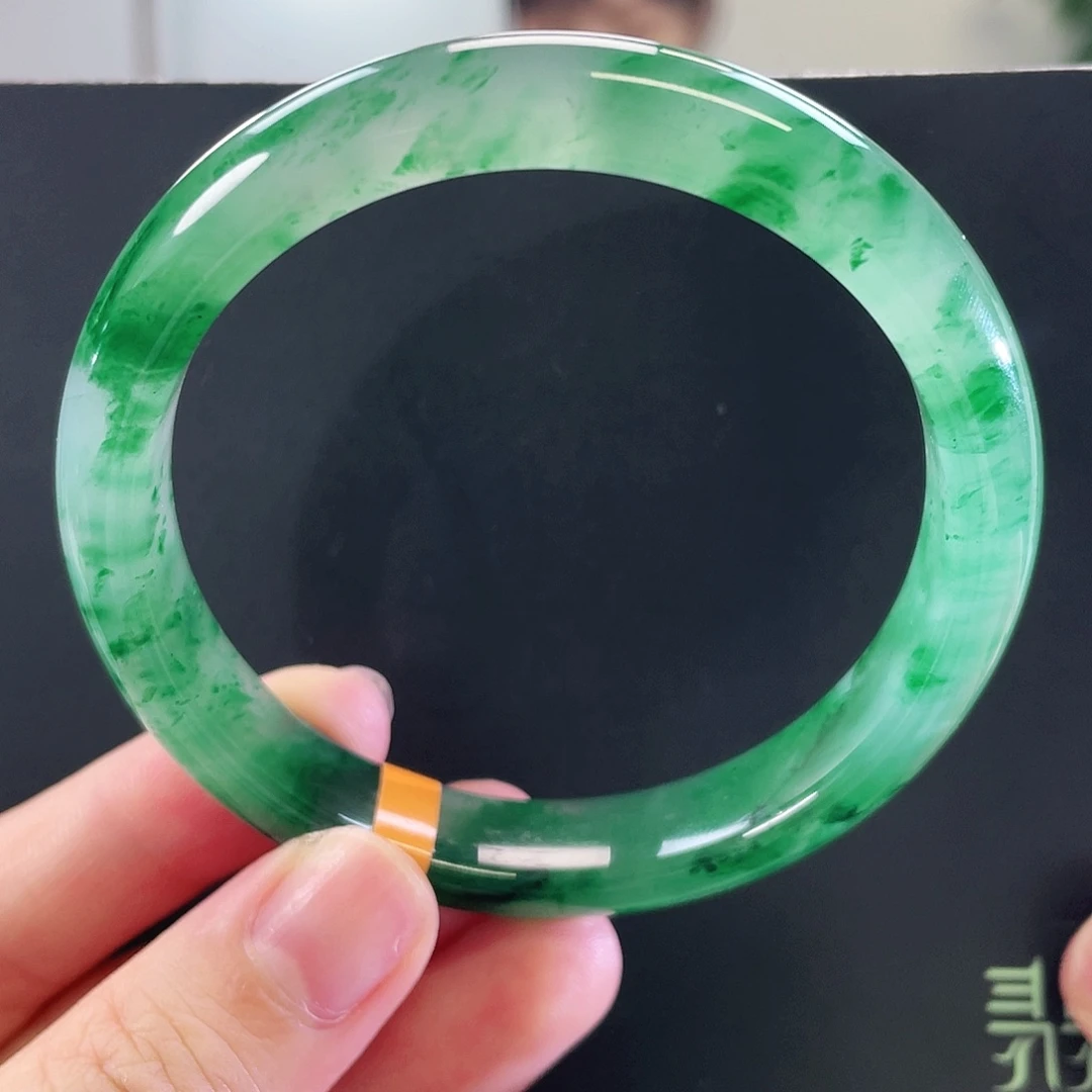 未镶嵌手镯石英质玉