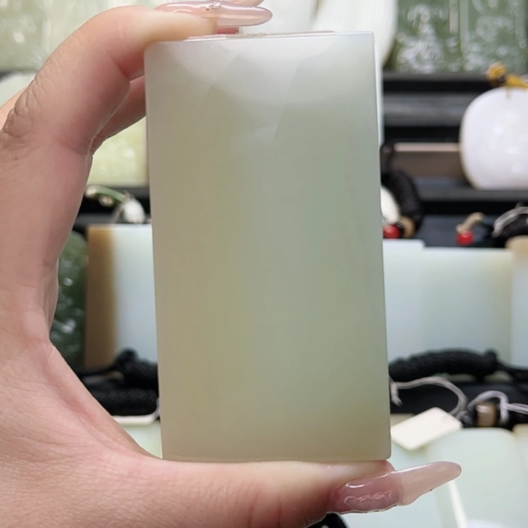 【闪购商品】颈饰未镶嵌和田玉卡**盟