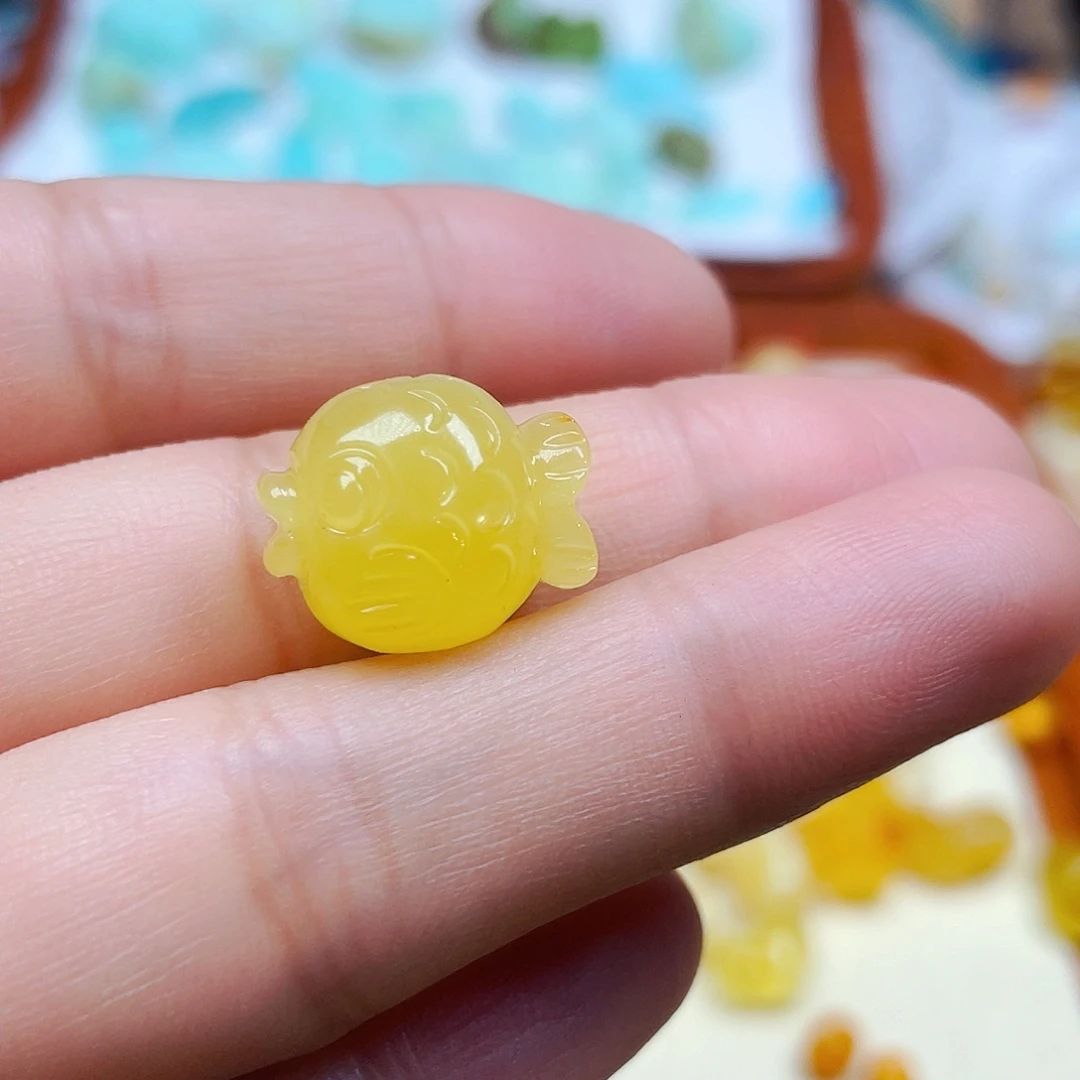 琥珀未镶嵌裸石订制