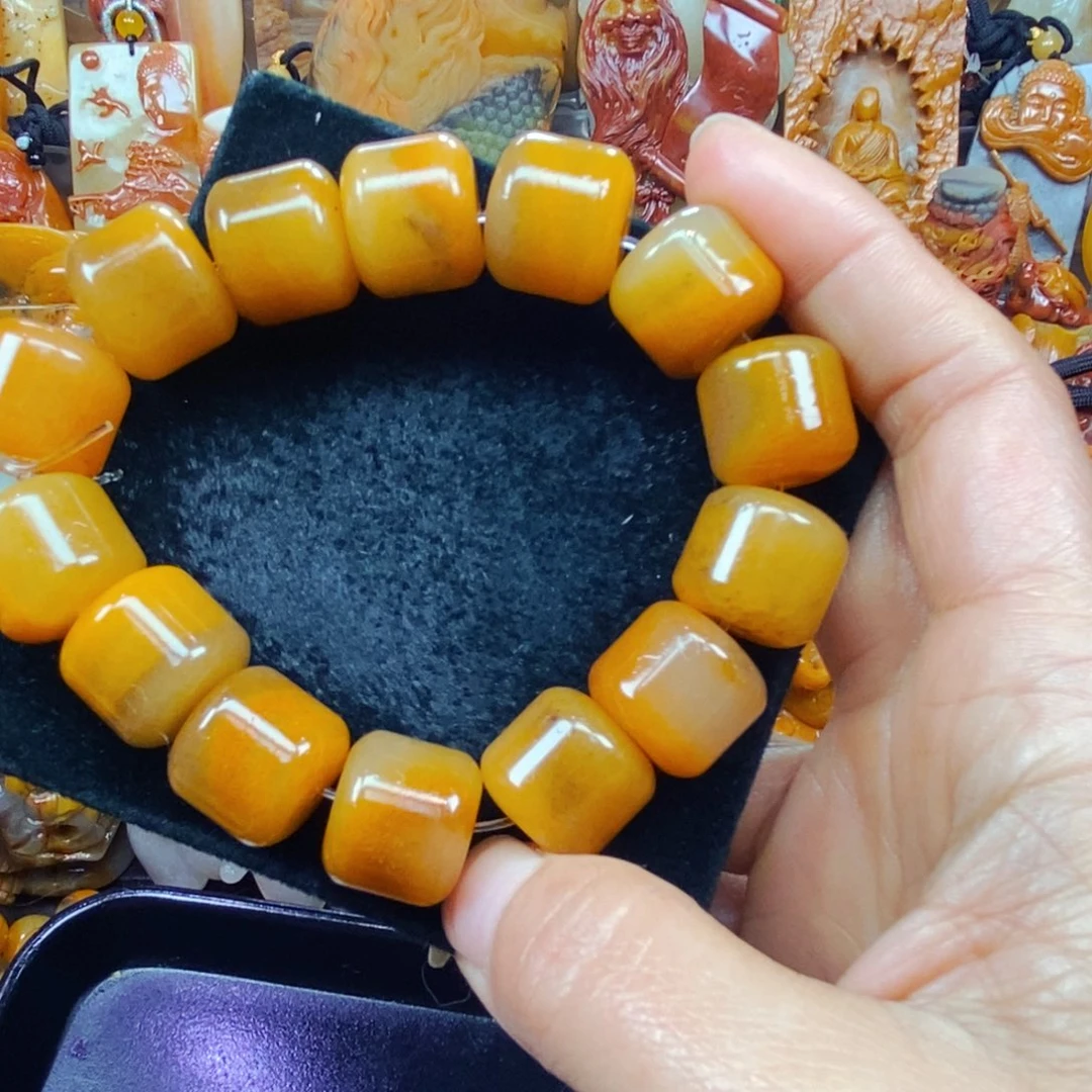 未镶嵌石英质玉（黄龙玉）颈饰