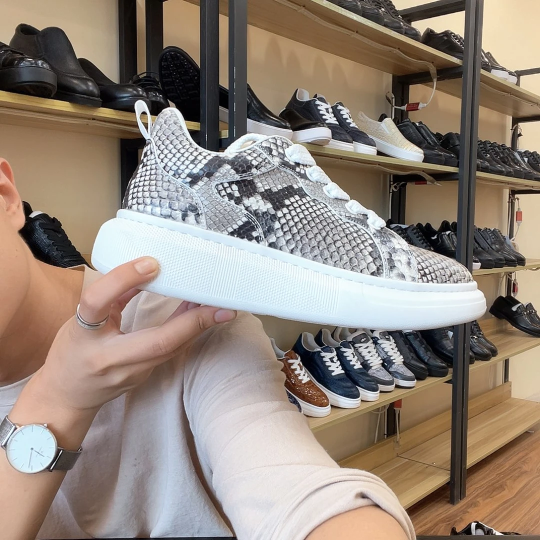 一***鱼白色蛇运动休闲鞋38码