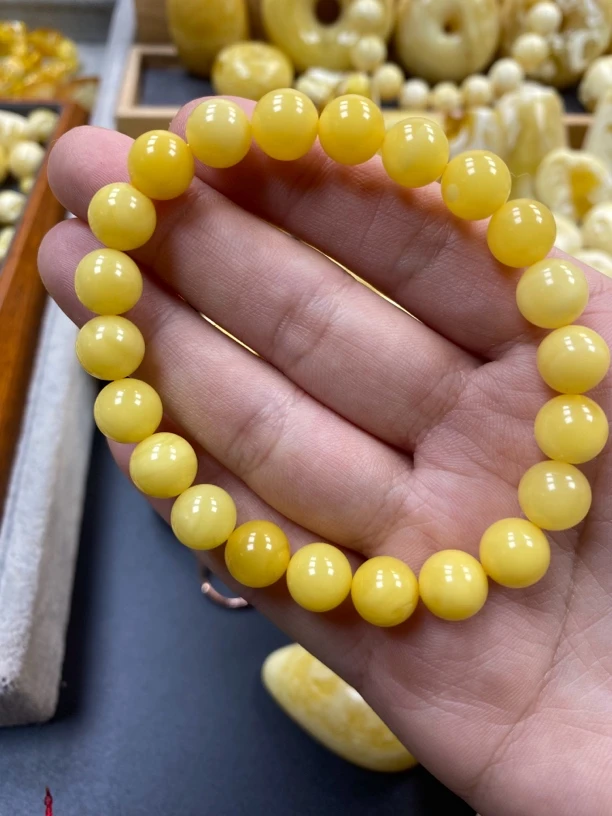满蜡鸡油黄圆珠蜜蜡手串