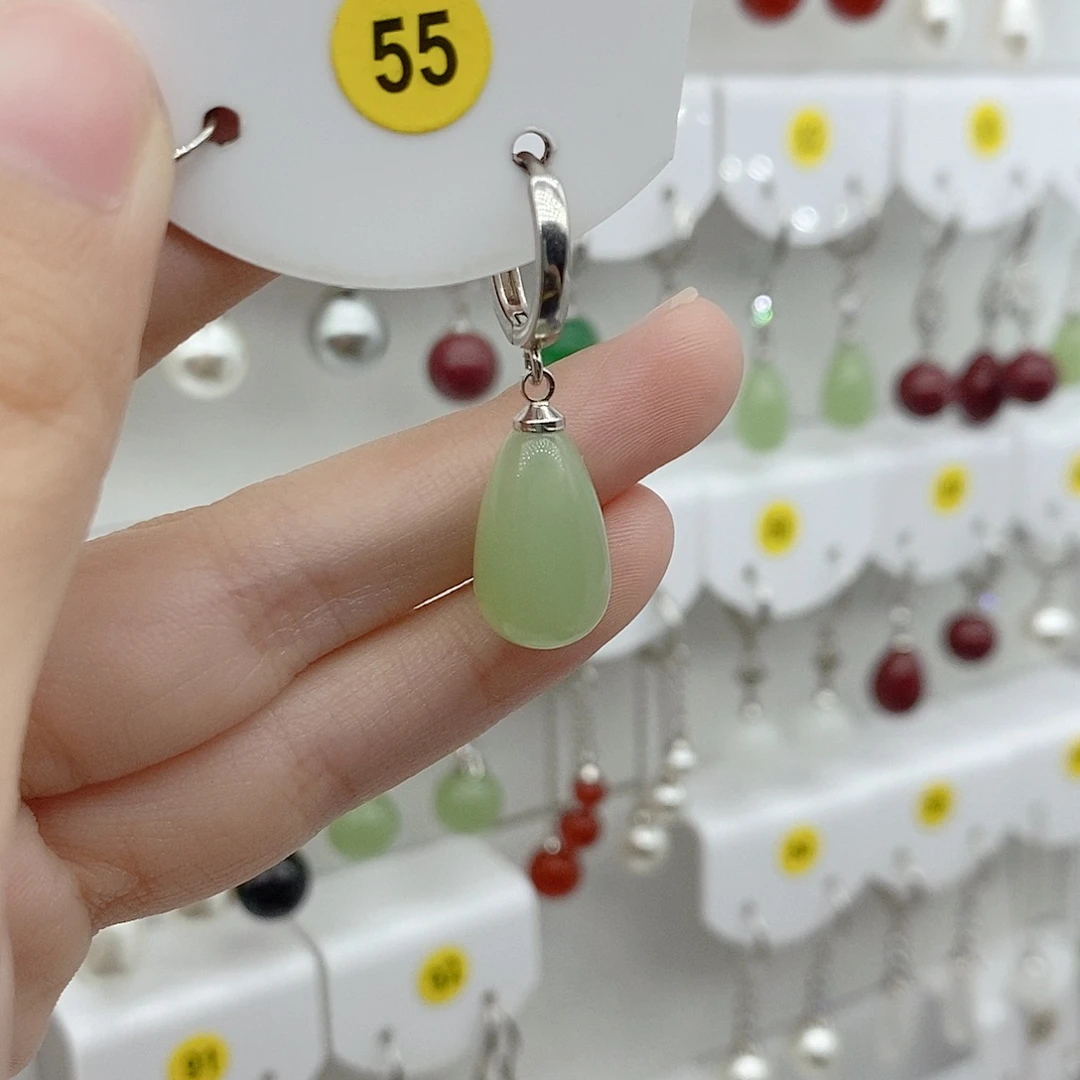 足银无浅绿色水滴