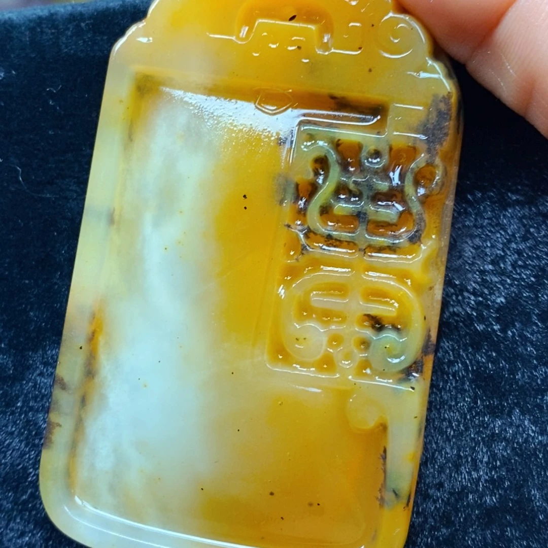 未镶嵌石英质玉（黄龙玉）颈饰